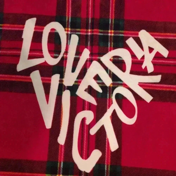 Victoria Secret red plaid 50"x60" Sherpa throw blanket - Picture 2 of 5